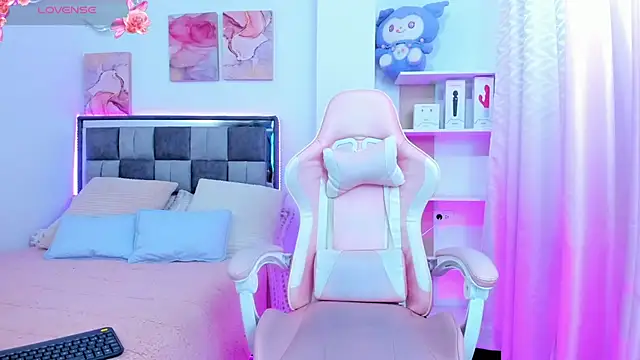 Snapshot of Isa7_ chatting on 02-16-26, 01:43 Isa7 online show from 02-16-26, 01:43