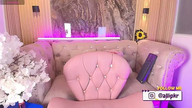 Snapshot of Allison_Parker1_ chatting on 04-09-26, 12:22 Allison Parker1 online show from 04-09-26, 12:22