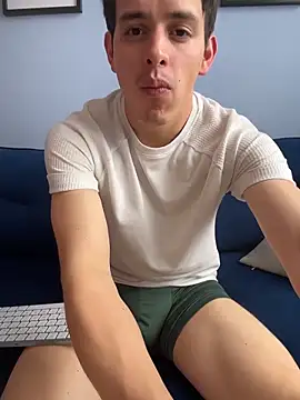 Snapshot of Enzho_liam chatting on 02-12-26, 05:02 Enzho liam online show from 02-12-26, 05:02