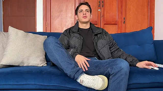 Snapshot of Enzho_liam chatting on 02-09-26, 03:32 Enzho liam online show from 02-09-26, 03:32