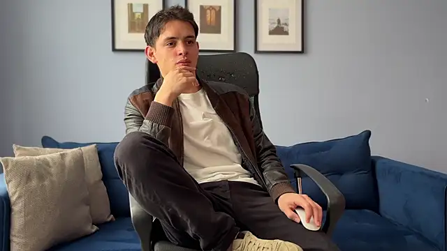 Snapshot of Enzho_liam chatting on 03-26-26, 06:06 Enzho liam online show from 03-26-26, 06:06