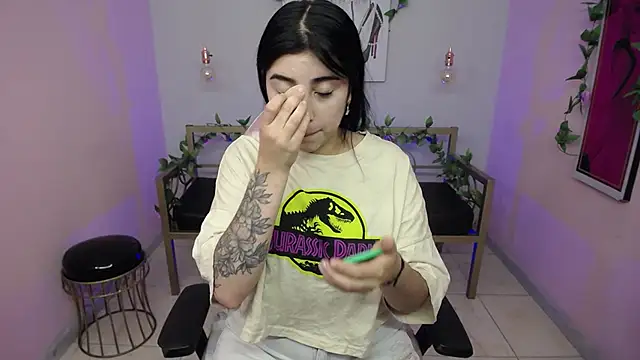 Snapshot of Adri_gomez_x chatting on 07-18-26, 12:58 Adri gomez x online show from 07-18-26, 12:58