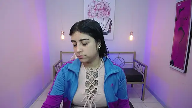 Snapshot of Adri_gomez_x chatting on 06-23-26, 12:36 Adri gomez x online show from 06-23-26, 12:36