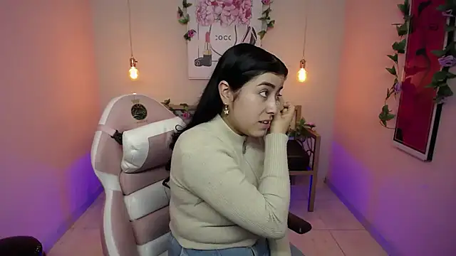 Snapshot of Adri_gomez_x chatting on 07-15-26, 11:50 Adri gomez x online show from 07-15-26, 11:50