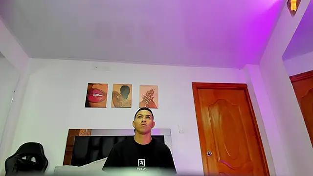 Liamsubtle01 online show from 05-18-26, 04:01