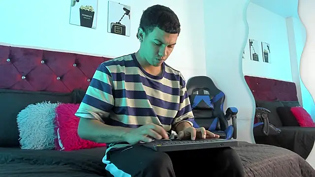 Liamsubtle01 online show from 05-14-26, 11:07