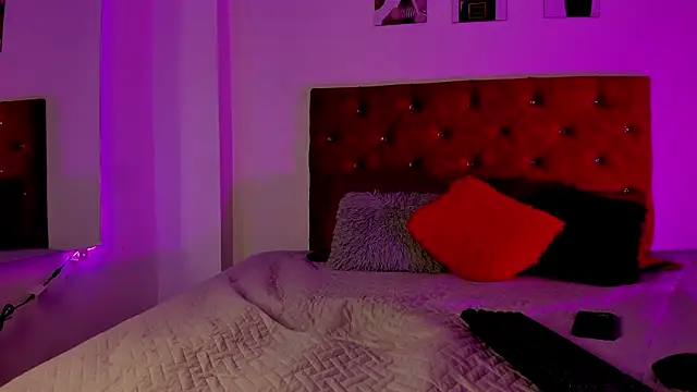 Snapshot of Liamsubtle01 chatting on 02-03-26, 11:04 Liamsubtle01 online show from 02-03-26, 11:04