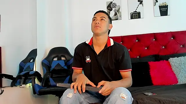 Liamsubtle01 online show from 04-22-26, 11:06