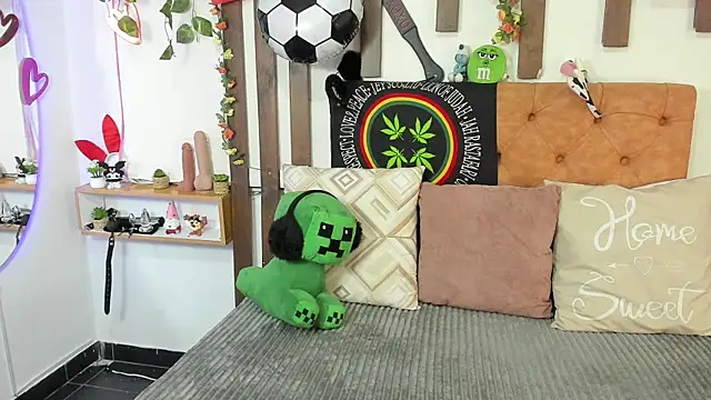 MeowMota  online show from 07-15-26, 06:59