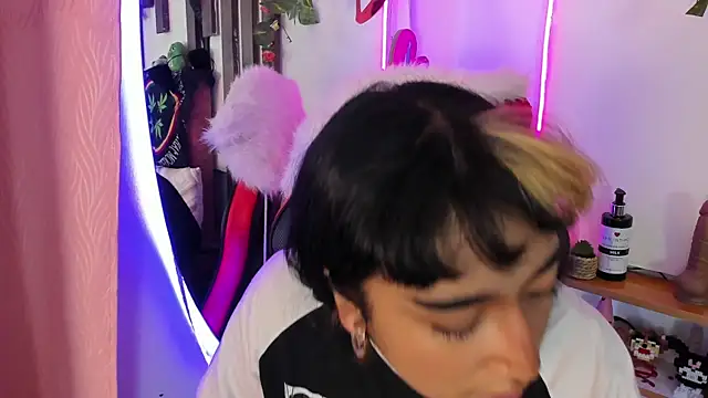 MeowMota  online show from 05-19-26, 06:26