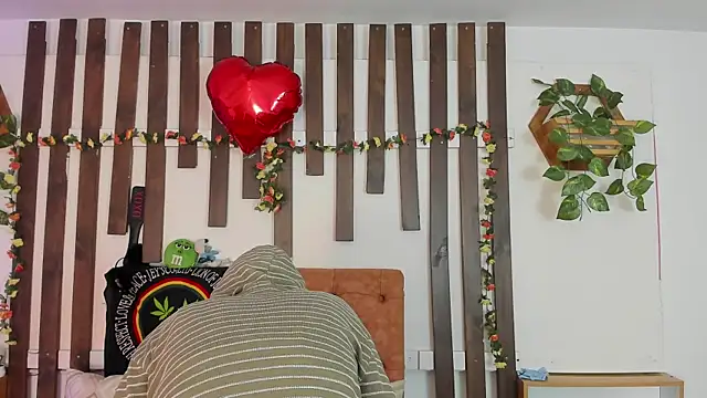 MeowMota  online show from 05-12-26, 06:03