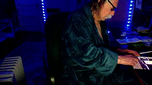 LickYourYoni online show from 04-08-26, 12:06