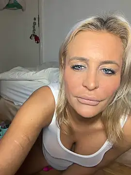 Snapshot of AliceDx chatting on 02-12-26, 09:58 AliceDx online show from 02-12-26, 09:58