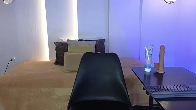 Snapshot of Chel_Stone chatting on 02-25-26, 12:11 Chel Stone online show from 02-25-26, 12:11