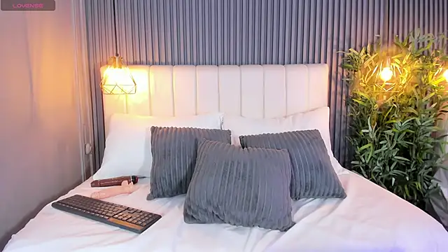 LunaKarther online show from 02-07-26, 10:12