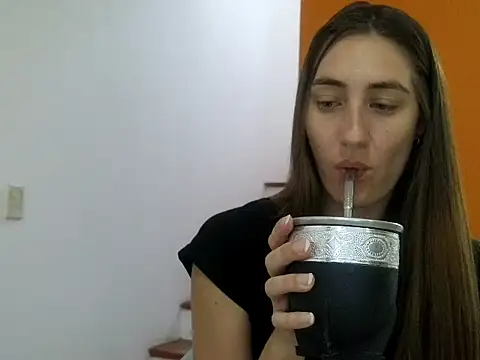 Snapshot of Noracherry chatting on 02-05-26, 11:39 Noracherry online show from 02-05-26, 11:39