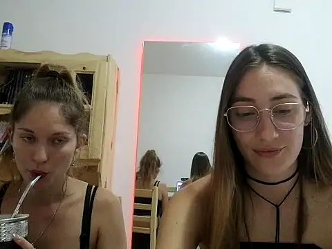 Snapshot of Noracherry chatting on 02-15-26, 09:25 Noracherry online show from 02-15-26, 09:25