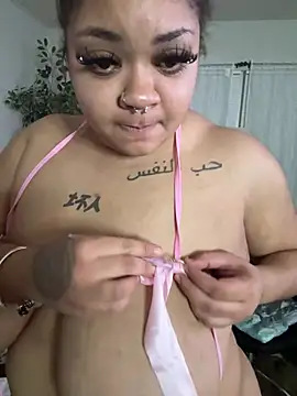 Snapshot of hispinkfreak219 chatting on 02-16-26, 02:10 hispinkfreak219 online show from 02-16-26, 02:10