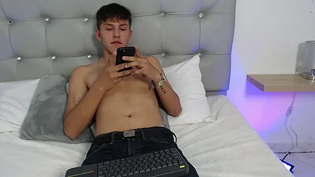 Snapshot of johnny_blake_ chatting on 01-10-26, 05:19 johnny blake online show from 01-10-26, 05:19