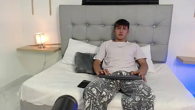 Snapshot of johnny_blake_ chatting on 01-19-26, 12:03 johnny blake online show from 01-19-26, 12:03