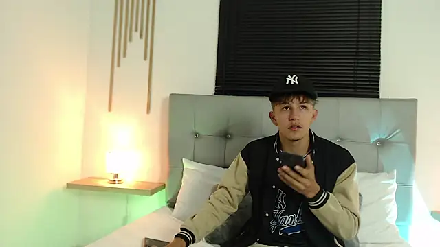 Snapshot of johnny_blake_ chatting on 02-03-26, 02:53 johnny blake online show from 02-03-26, 02:53