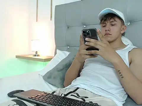 Snapshot of johnny_blake_ chatting on 02-11-26, 06:52 johnny blake online show from 02-11-26, 06:52