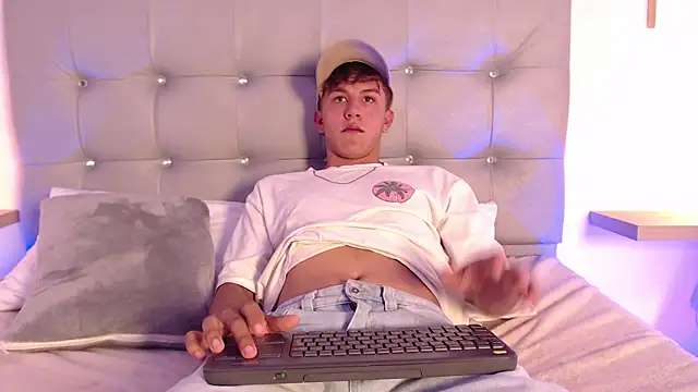 Snapshot of johnny_blake_ chatting on 01-07-26, 07:19 johnny blake online show from 01-07-26, 07:19