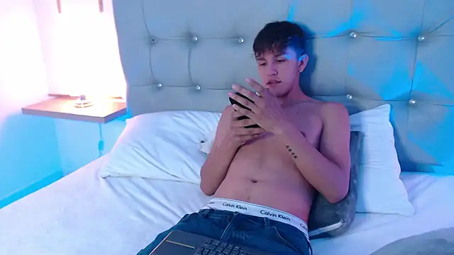 Snapshot of johnny_blake_ chatting on 01-13-26, 06:45 johnny blake online show from 01-13-26, 06:45