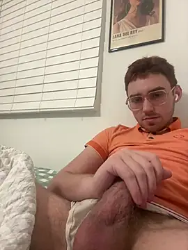 Snapshot of bttmboy21 chatting on 02-24-26, 03:18 bttmboy21 online show from 02-24-26, 03:18