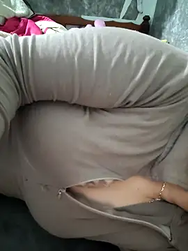 Snapshot of -LunaLust chatting on 01-18-26, 01:20 -LunaLust online show from 01-18-26, 01:20