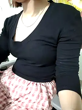 Snapshot of -LunaLust chatting on 02-02-26, 08:35 -LunaLust online show from 02-02-26, 08:35