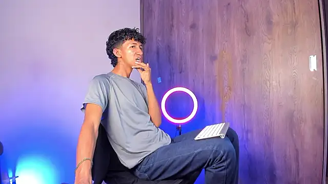 Snapshot of neitan_miller_ chatting on 02-26-26, 06:24 neitan miller online show from 02-26-26, 06:24