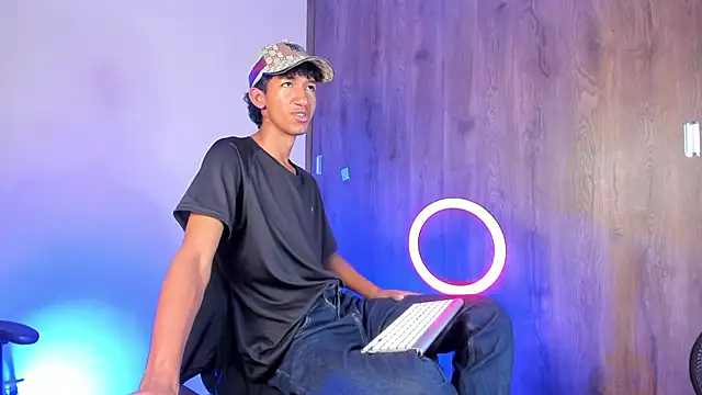 Snapshot of neitan_miller_ chatting on 02-19-26, 01:19 neitan miller online show from 02-19-26, 01:19