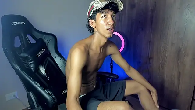 Snapshot of neitan_miller_ chatting on 01-18-26, 04:05 neitan miller online show from 01-18-26, 04:05