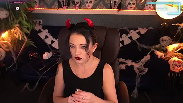 Dafni Monn online show from 10-31-25, 06:54