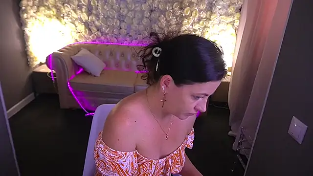Snapshot of Dafni_Monn chatting on 06-29-26, 09:27 Dafni Monn online show from 06-29-26, 09:27