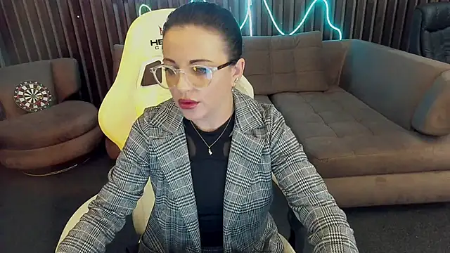 Snapshot of Dafni_Monn chatting on 09-19-25, 05:33 Dafni Monn online show from 09-19-25, 05:33