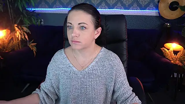 Dafni Monn online show from 11-29-25, 01:44