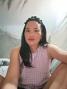 Snapshot of yu--yo chatting on 07-08-26, 02:18 yu--yo online show from 07-08-26, 02:18