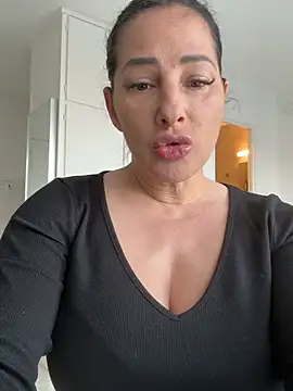 Snapshot of Maya-www chatting on 03-01-26, 03:56 Maya-www online show from 03-01-26, 03:56