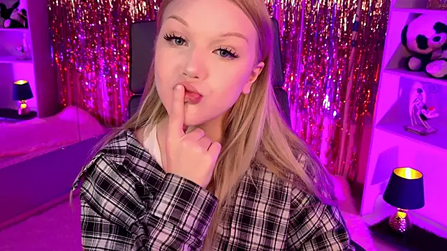 ChloeWhite online show from 03-27-26, 04:08