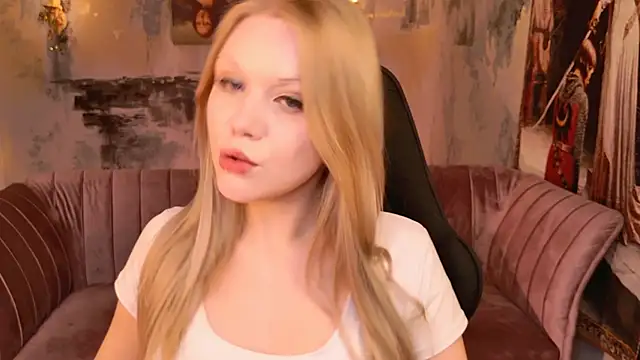 ChloeWhite online show from 01-18-26, 01:03