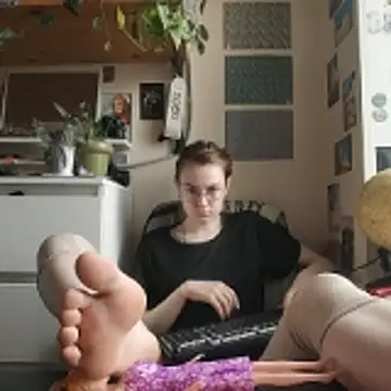 Shy Bamby online show from 05-11-26, 09:43