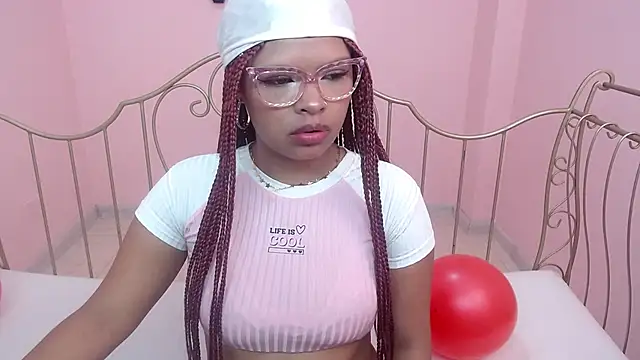 Snapshot of Choloeadams_xxx chatting on 02-12-26, 02:00 Choloeadams xxx online show from 02-12-26, 02:00