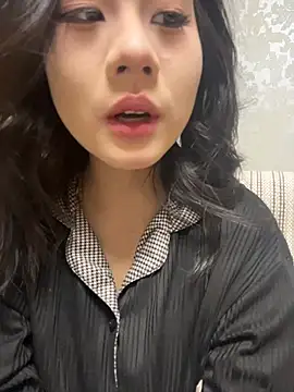 Snapshot of Uli_a chatting on 01-08-26, 05:52 Uli a online show from 01-08-26, 05:52