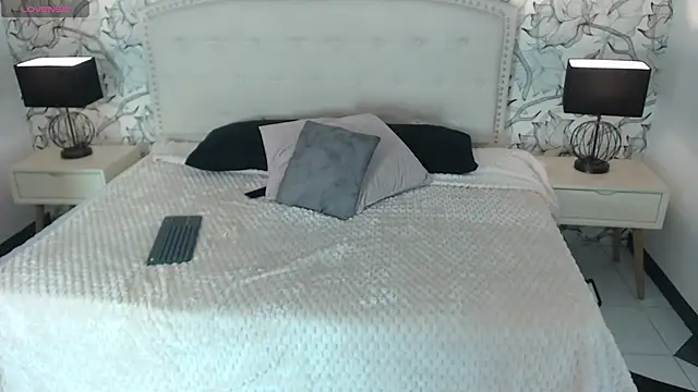 Venusandrea29 online show from 05-11-26, 12:06