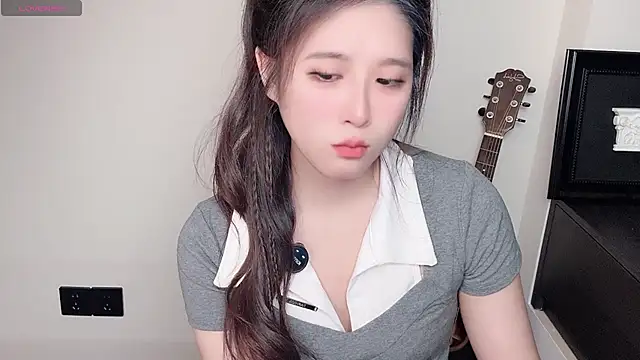 Snapshot of Starlets77 chatting on 01-19-26, 01:26 Starlets77 online show from 01-19-26, 01:26