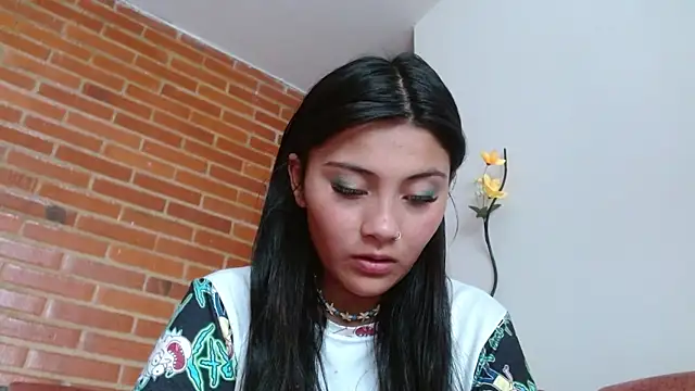 Snapshot of Lia_rouse04 chatting on 06-09-26, 01:23 Lia rouse04 online show from 06-09-26, 01:23