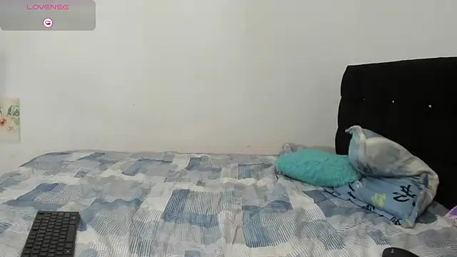 Itsmaraia2002 online show from 01-13-26, 11:41