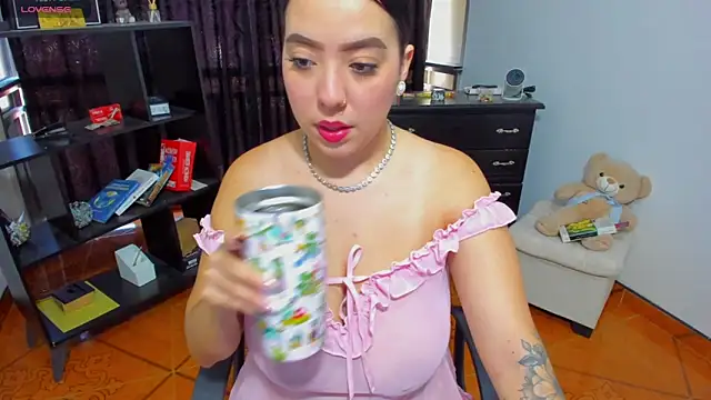 SophiiaRios  online show from 06-11-26, 01:08